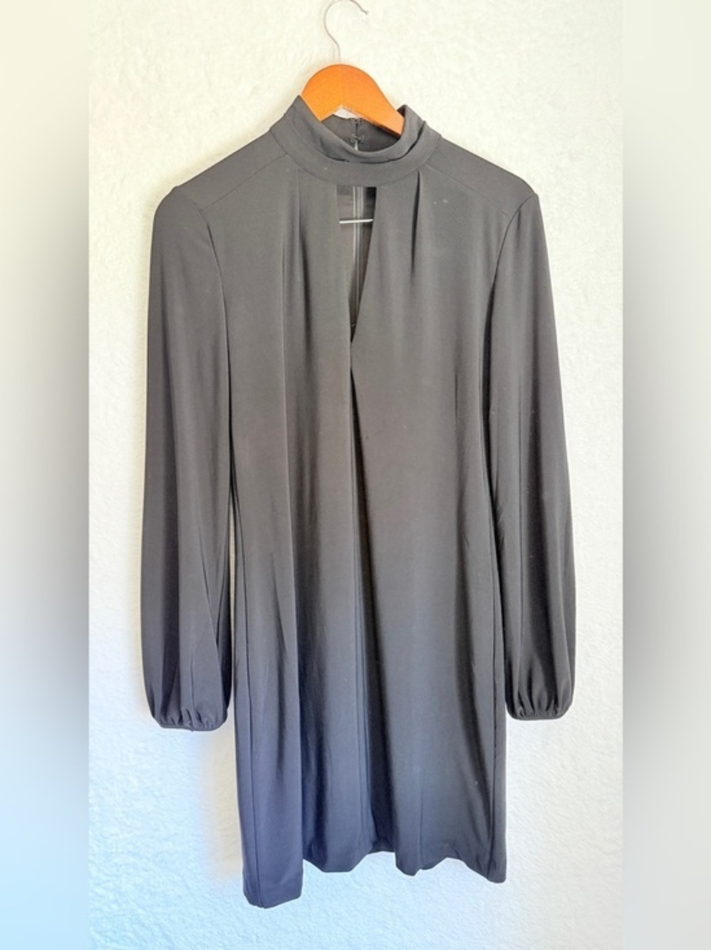 White House Black Market Chest Cutout Mock Neck Dress Size 4 Stretch Lined